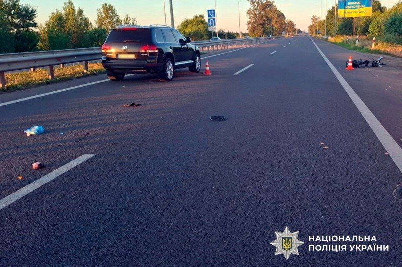 Під Верхолами автомобіль збив велосипедистку — потерпіла у реанімації