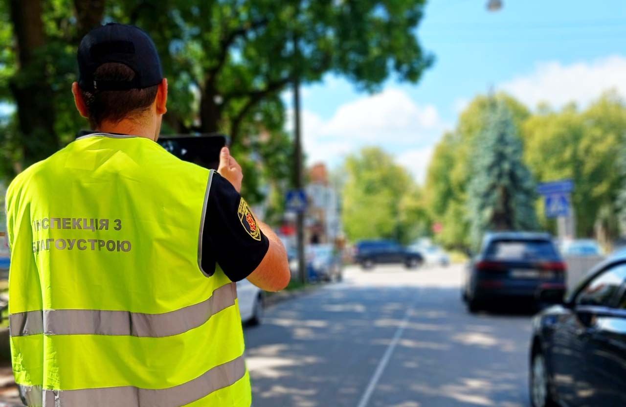 У липні у Полтаві почнуть роботу інспектори з паркування — поки тільки попереджатимуть про порушення