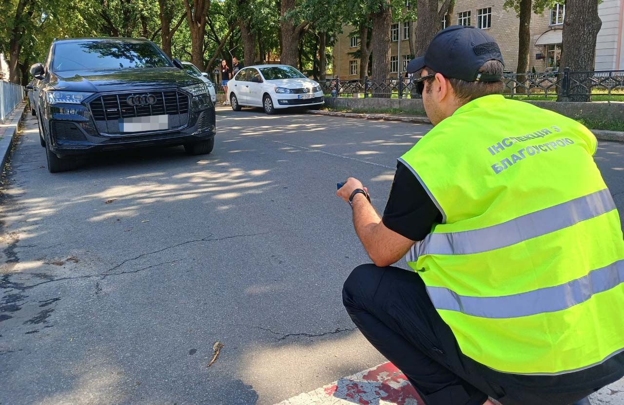 У липні у Полтаві почнуть роботу інспектори з паркування — поки тільки попереджатимуть про порушення