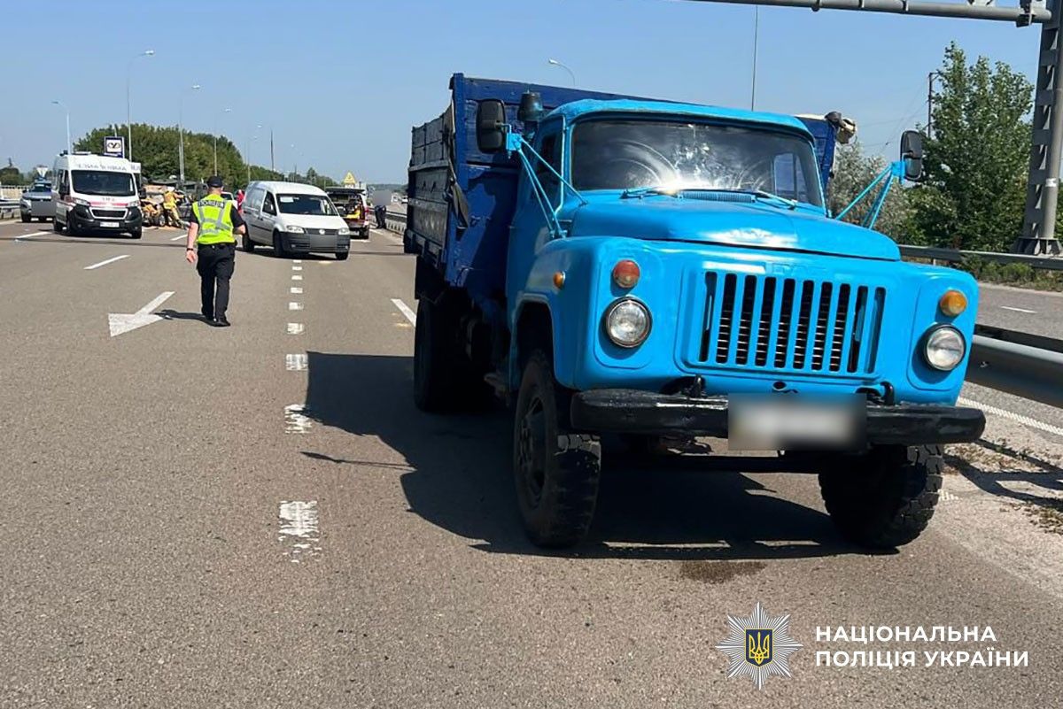 На трасі у Хорольській громаді зіткнулися легковик та вантажівка: двоє людей загинуло, ще двоє дітей травмовані
