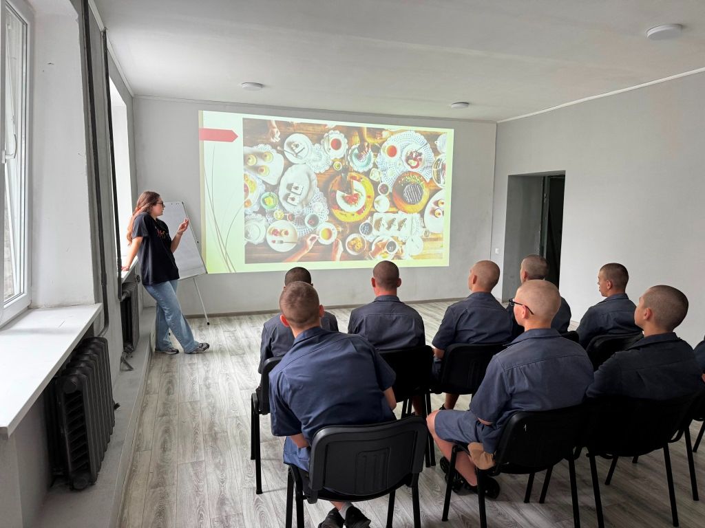 У Кременчуцькій виховній колонії стартував проєкт «Юні фотографи» для підлітків