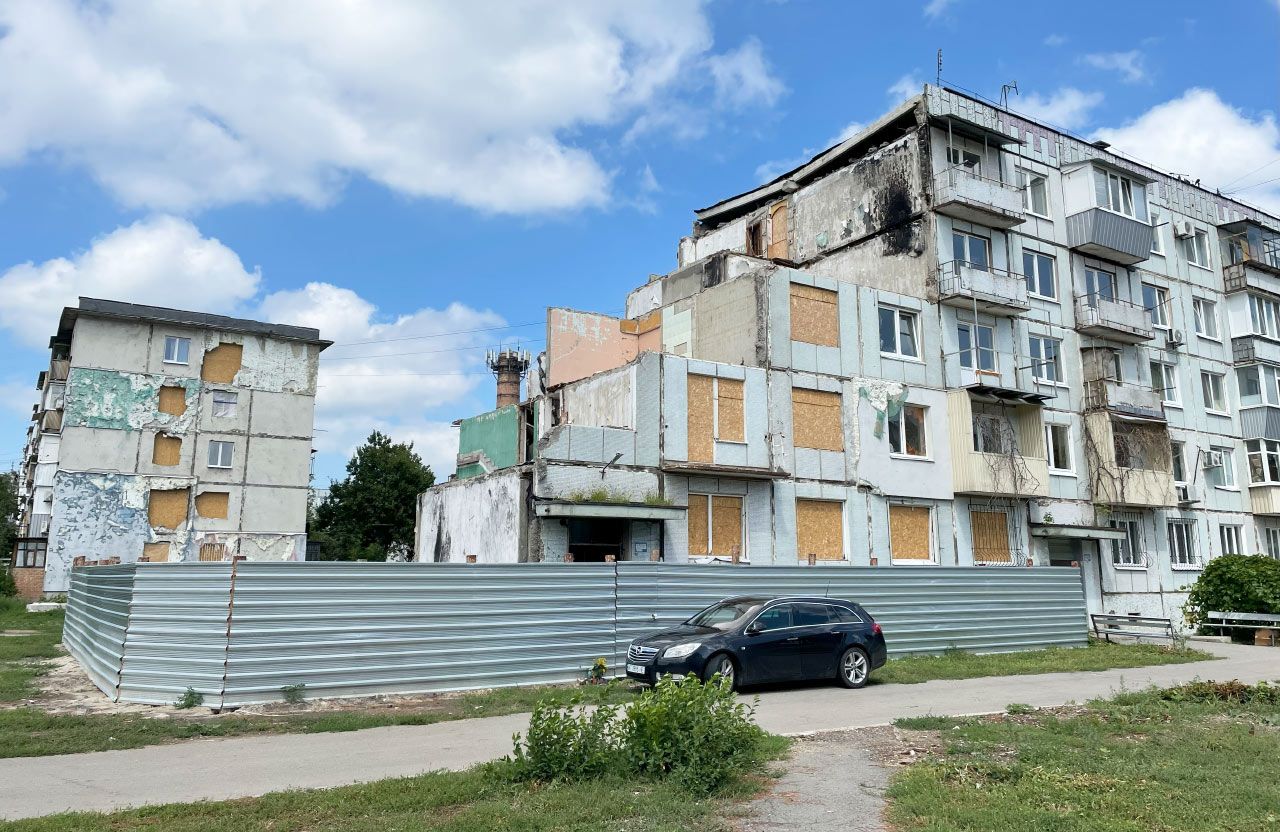 Будинки на Браїлках, пошкоджені ракетний обстрілом 1 лютого 2025 року