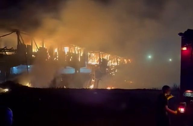 На Глобинському цукровому заводі горіла стара галерея транспортування жому