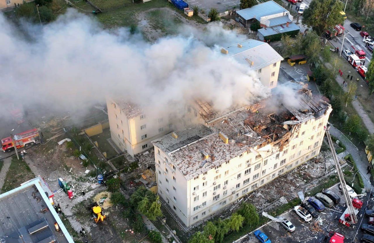 Наслідки удар по будинку у Харкові | Фото: pl.dsns.gov.ua