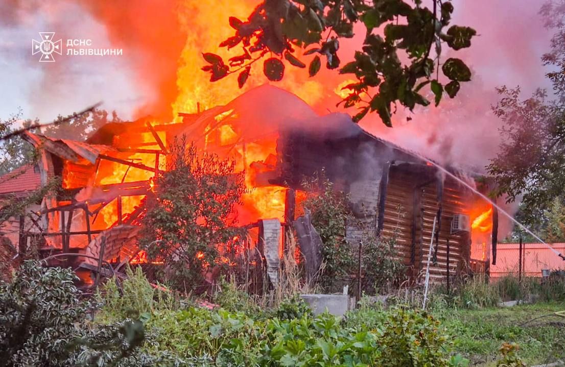 Ліквідація наслідків ворожого удару на Львівщині