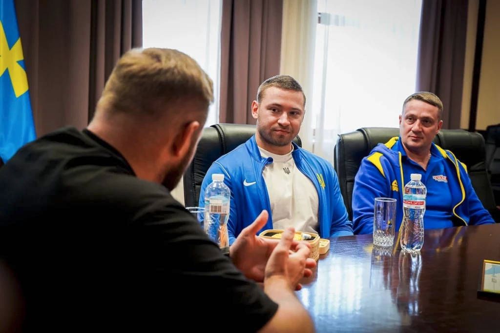 Анатолій Новописьменний і його тренер Олександр Рагулін