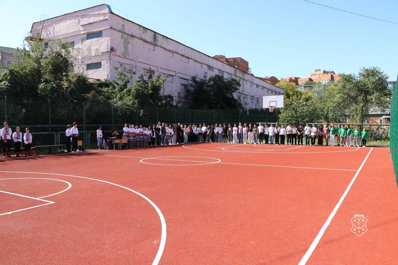 У трьох школах Полтави відкрили оновлені спортивні майданчики