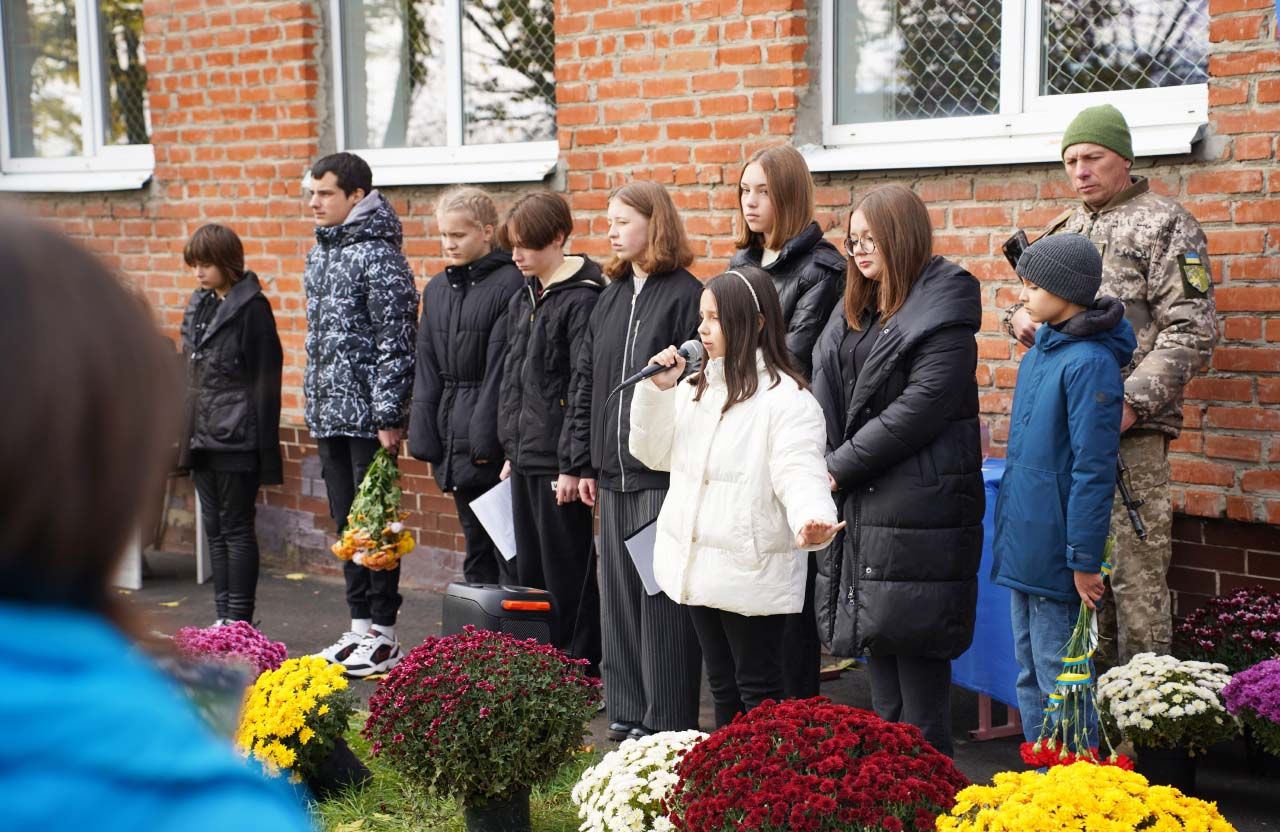 У Полтаві на фасаді гімназії № 36 відкрили чотири меморіальні дошки