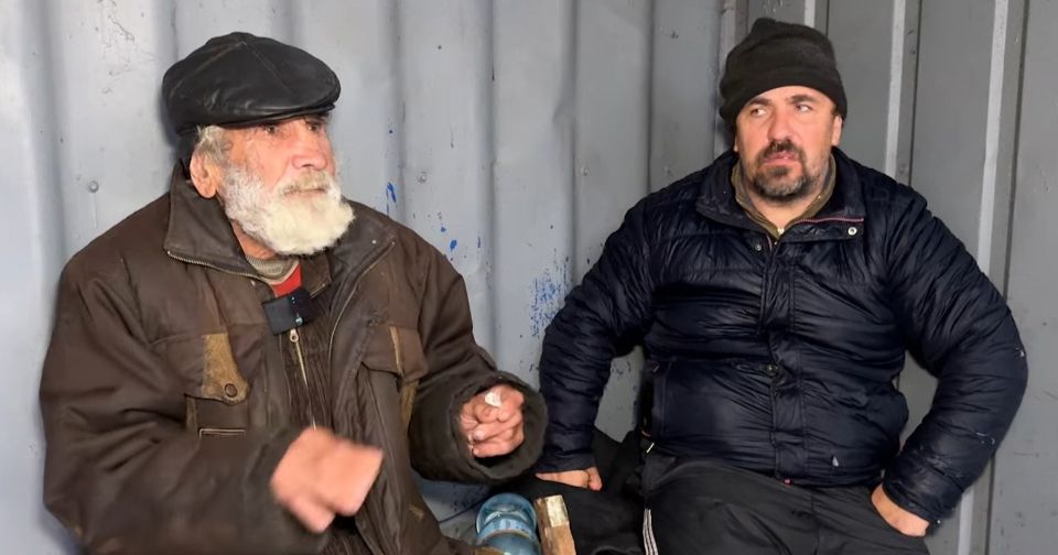 У Полтаві 70-річний чоловік із сином лишилися без житла після пожежі: два тижні ночують просто неба