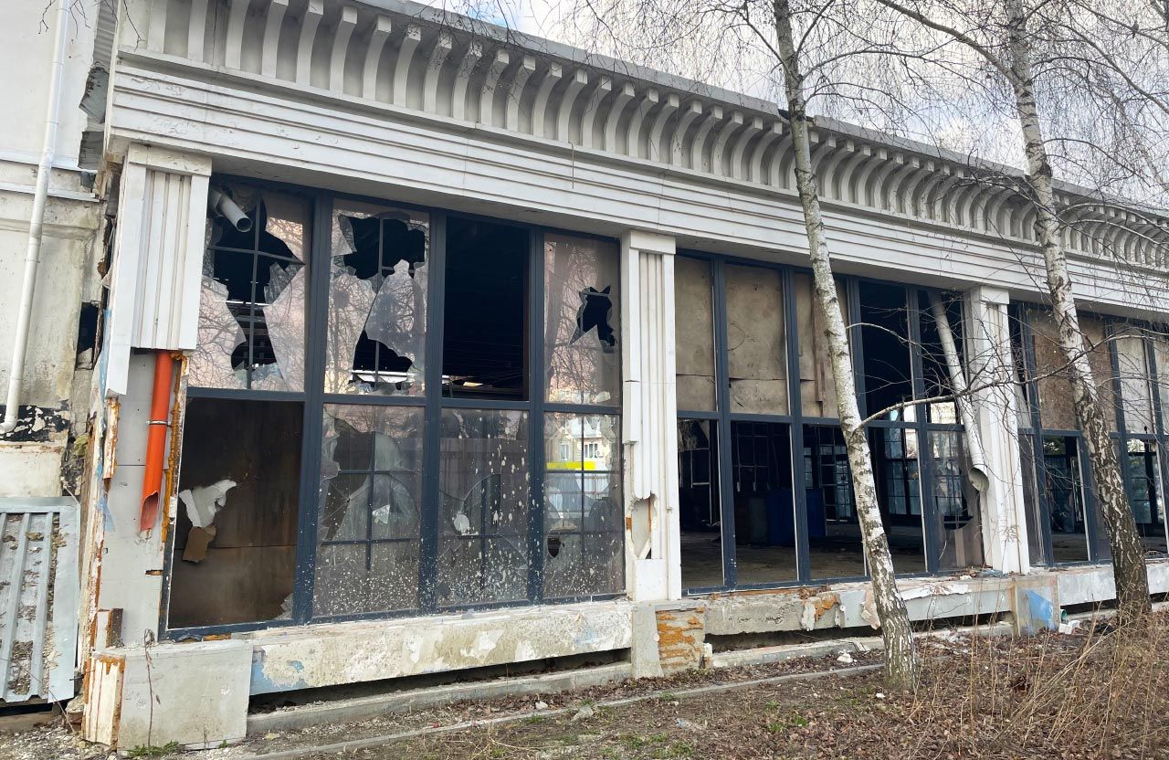 Незаконна прибудова до історичної будівлі кінотеатру ім. Котляревського