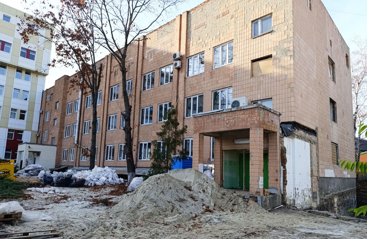 Поточний стан старого корпусу кардіоцентру на вул. Антона Цедіка (Макаренка), 1а у Полтаві