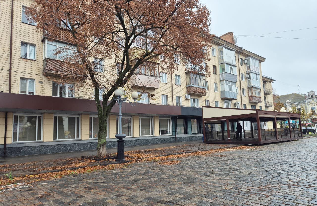 Ресторатор Дмитро Собакарь дотримався обіцянки та демонтував масивний літній майданчик ресторану «Траторія»