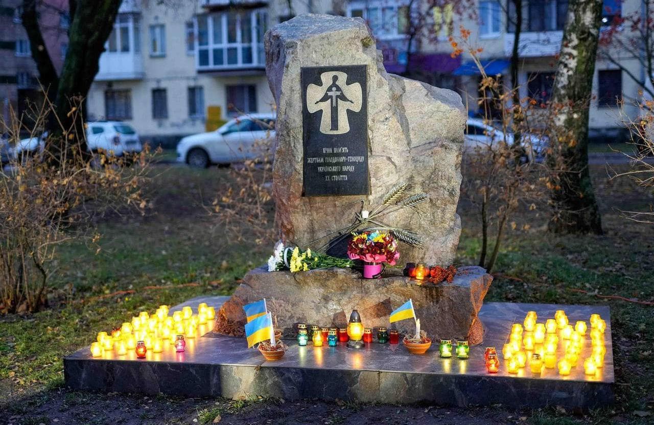 Пам’ятний знак жертвам Голодомору у Полтаві