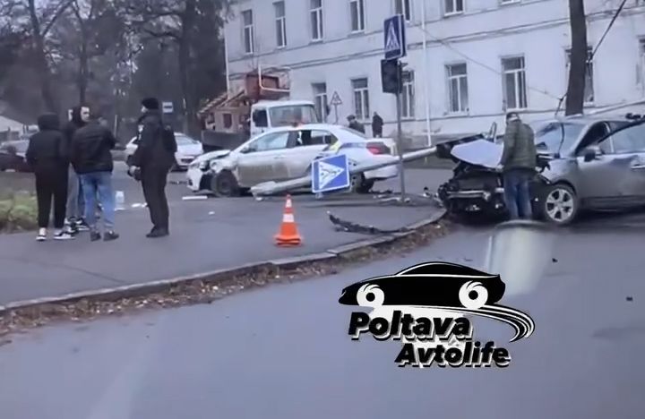 ДТП на розі Монастирської та Володимира Козака | Кадр з відео Avtolife Poltava