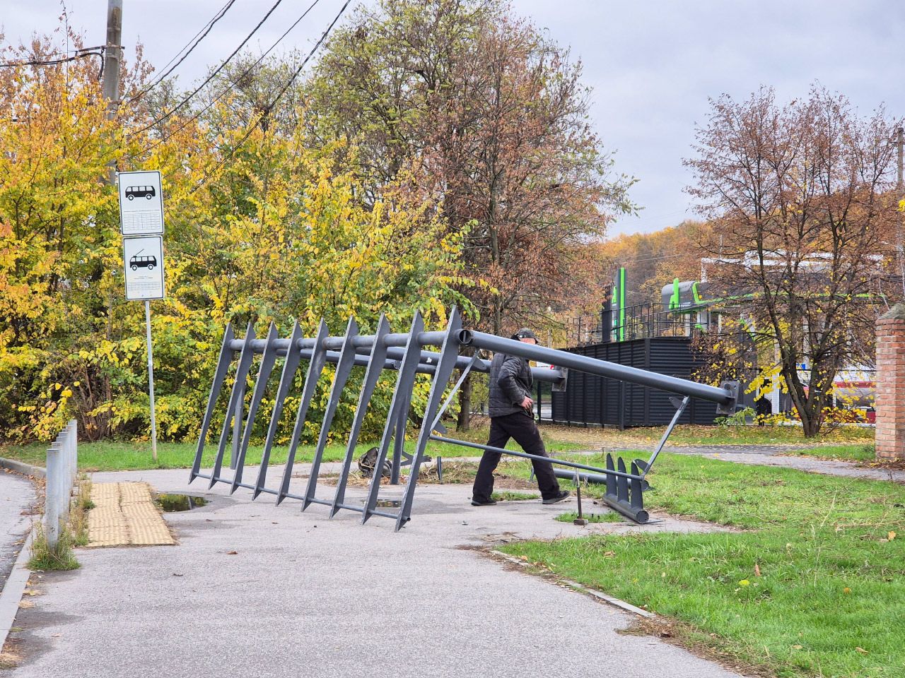 Полтавська міськрада зриває власну обіцянку щодо ремонту зупинок до кінця року