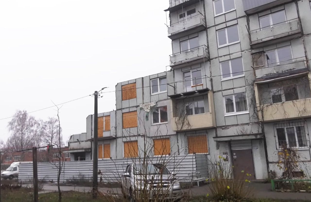 Зруйнований ракетним ударом будинок на Баленка, 7 у Полтаві | Кадр з відео «ІРТ»