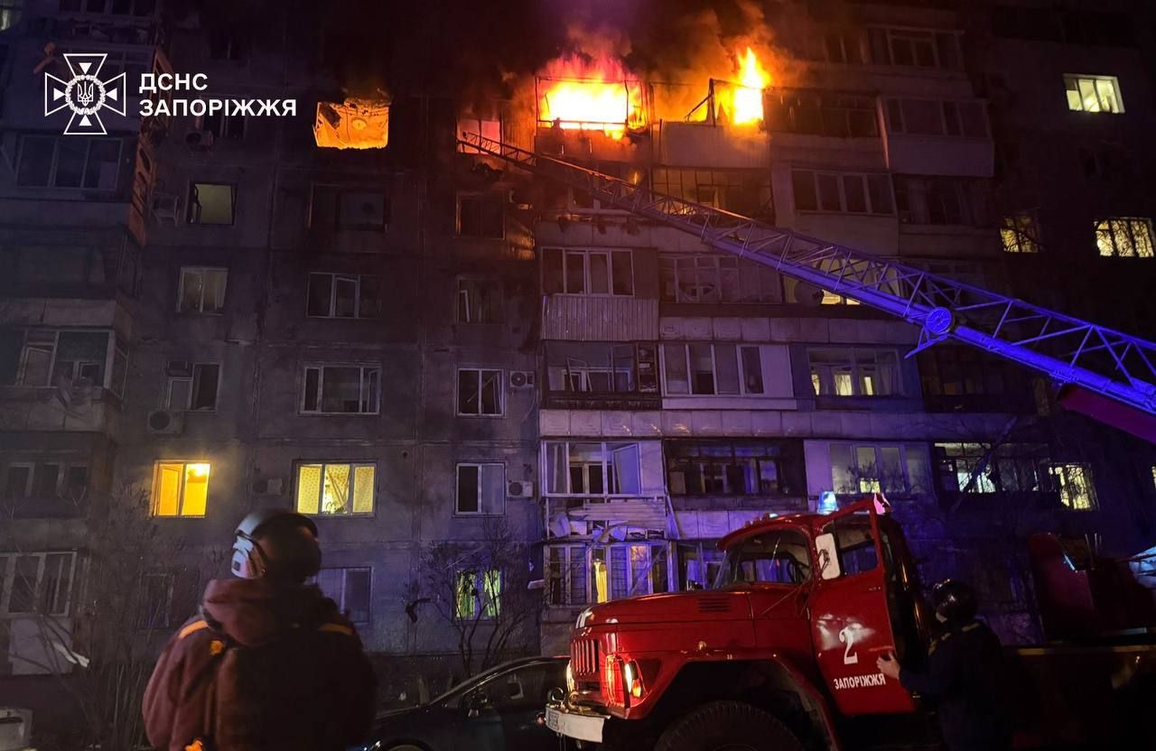 Росіяни завдали удару БпЛА по девʼятиповерховому житловому будинку у Запоріжжі