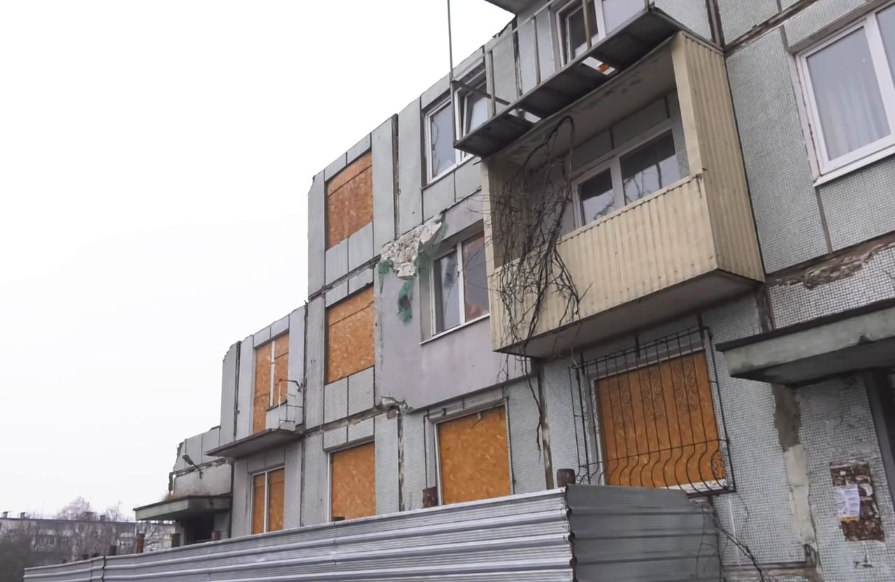 Зруйнований ракетним ударом будинок на Баленка, 7 у Полтаві | Кадр з відео «ІРТ»