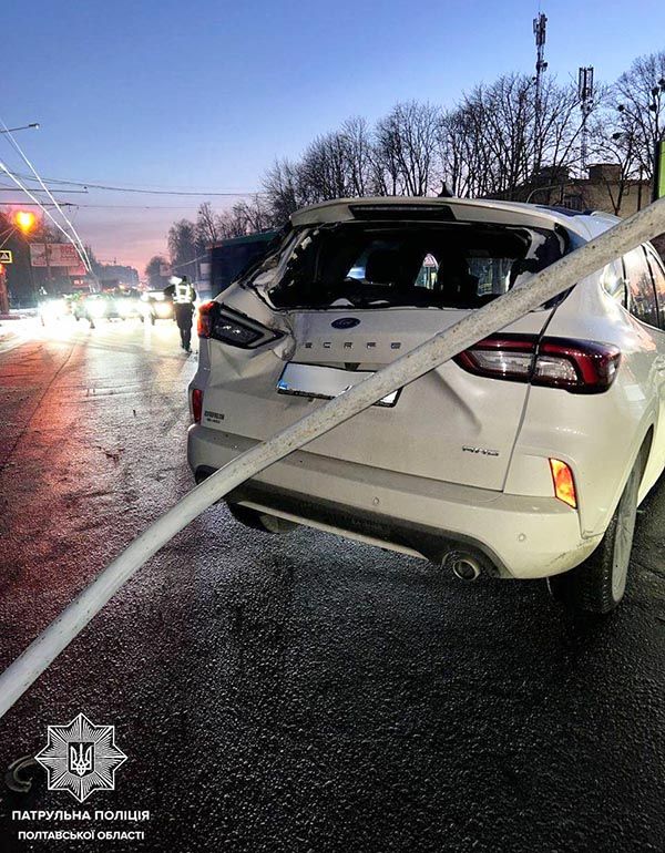 На перехресті Європейської та Лялі Убийвовк зіткнулися два авто: пошкоджено електроопору