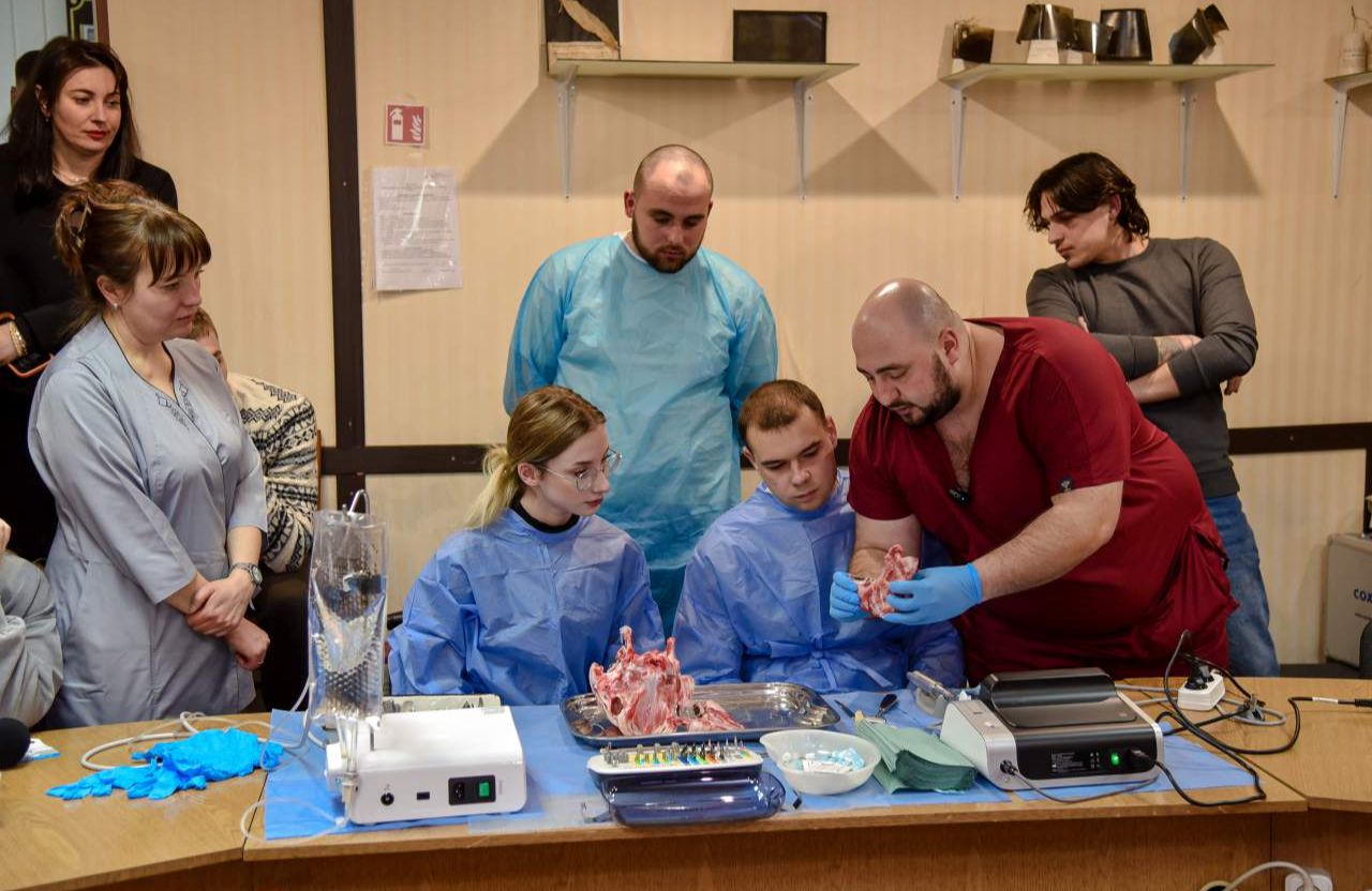 Інновації в стоматології: студенти ПДМУ опановують кісткову пластику