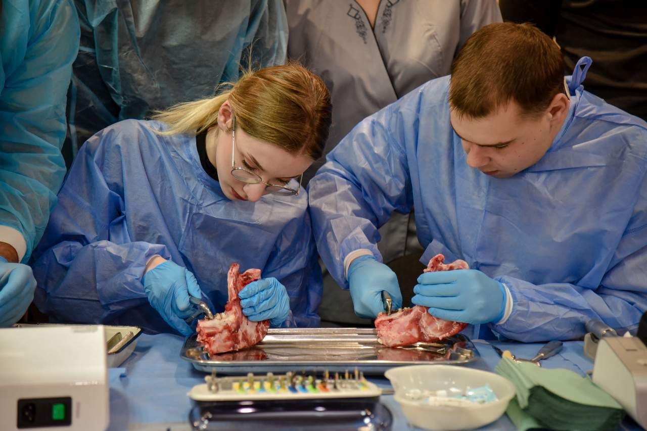 Інновації в стоматології: студенти ПДМУ опановують кісткову пластику