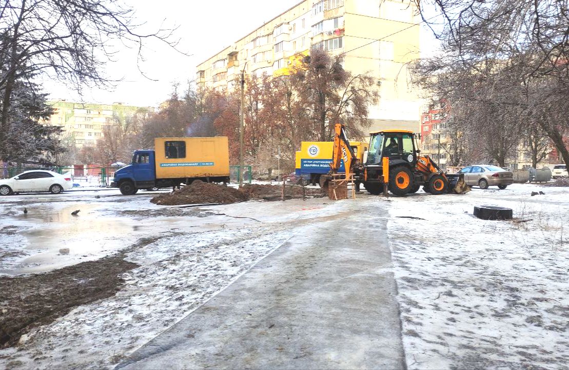 Ремонтні роботи на Садах-2 | Фото: Telegram-канал «Тралік на Огнівку»