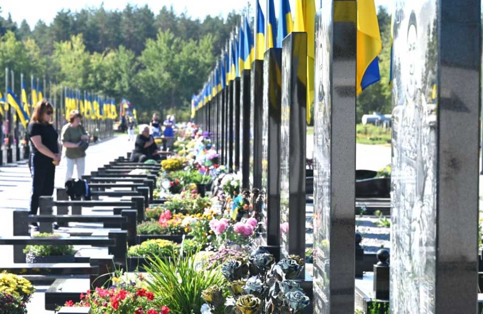 Справу підрядника, який облаштовував сектор почесних поховань у Затуриному, передали до суду