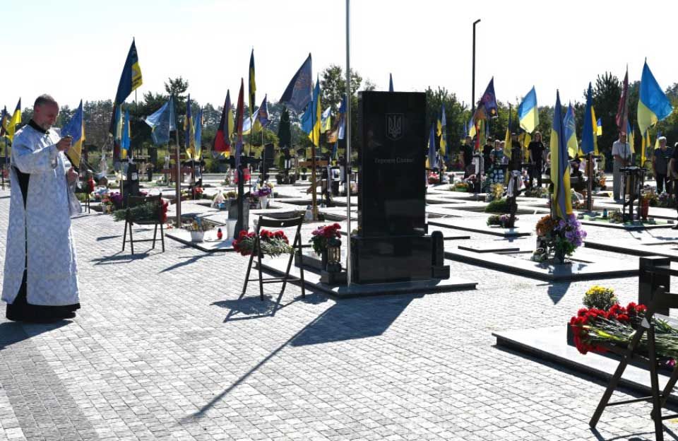 Справу підрядника, який облаштовував сектор почесних поховань у Затуриному, передали до суду