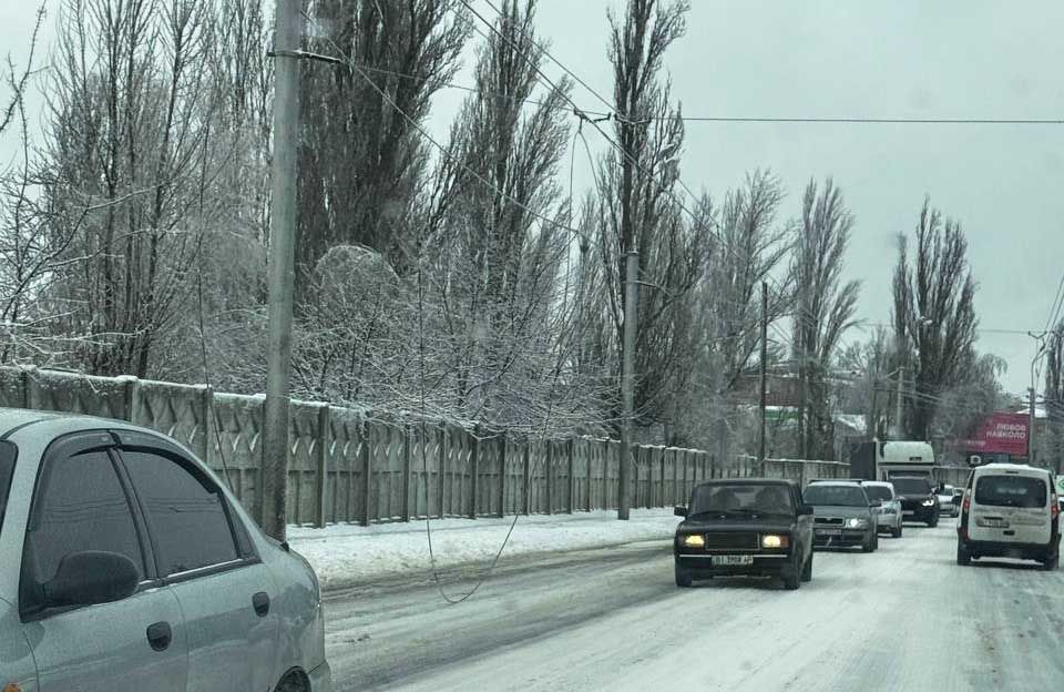 Обірвана контактна лінія на вулиці Сінній