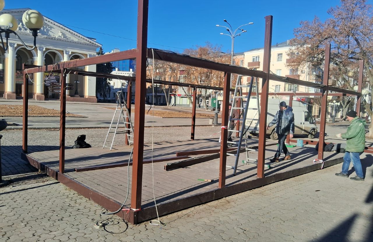 На Соборності демонтували літній майданчик депутата Калуцького