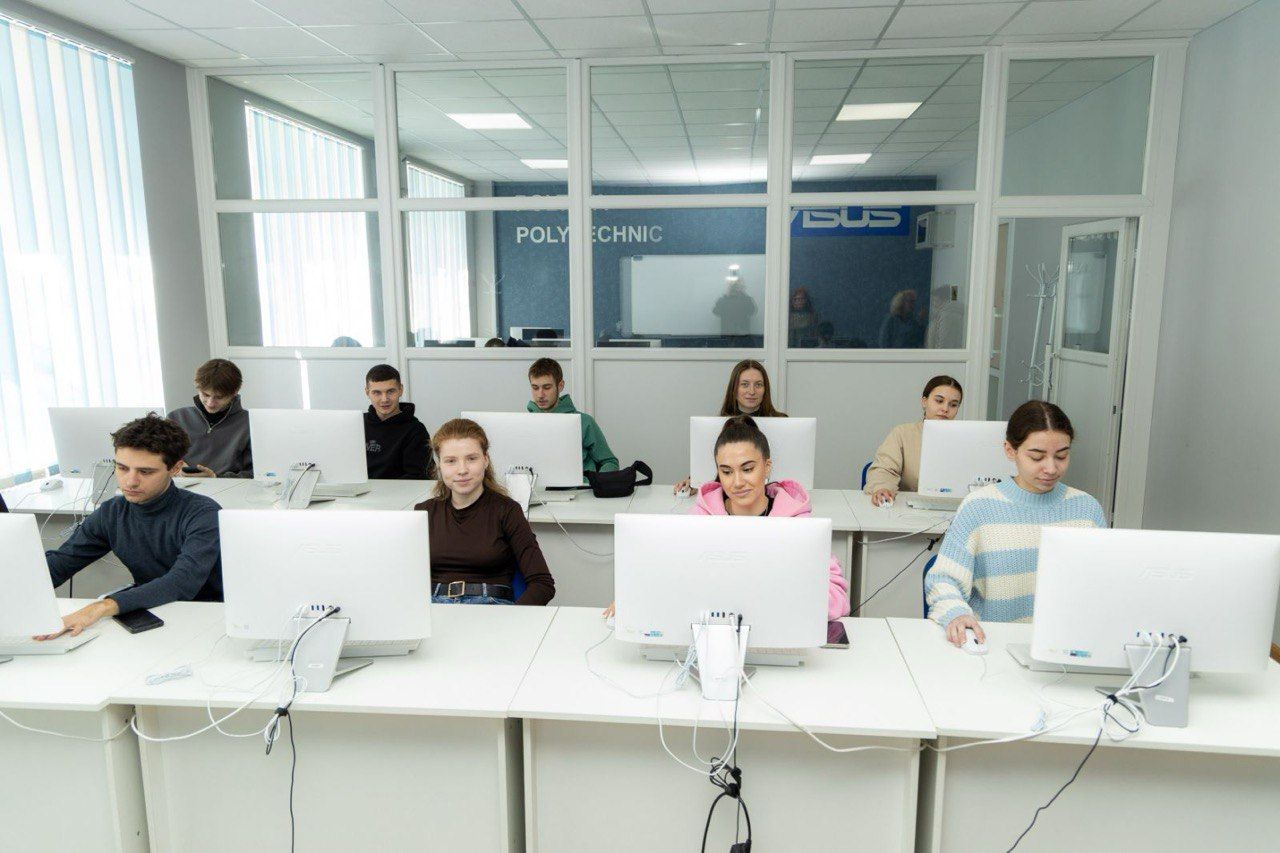 У Полтаві готують фахівців, які керують інформацією: як Полтавська політехніка формує професії цифрової епохи