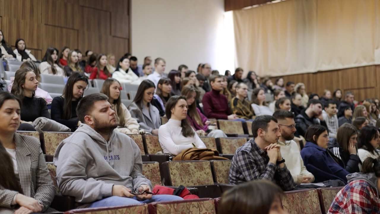 Навчально-наукова конференція до Всесвітнього дня нирок: здобувачі освіти ПДМУ спілкувалися з провідними нефрологами