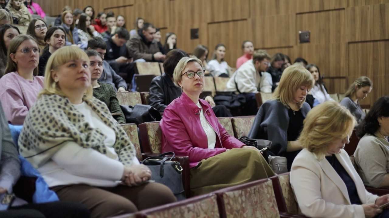 Навчально-наукова конференція до Всесвітнього дня нирок: здобувачі освіти ПДМУ спілкувалися з провідними нефрологами