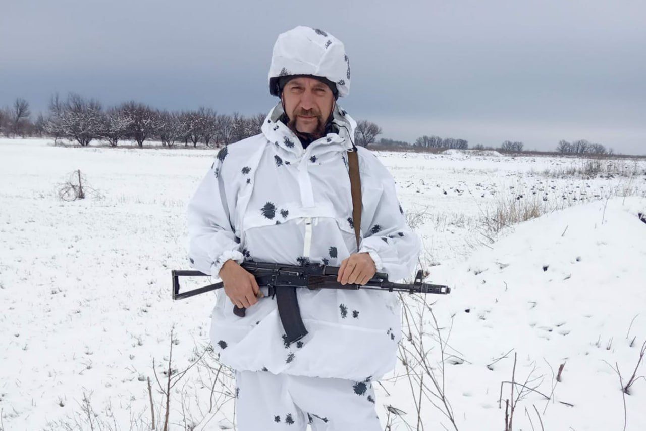 За успішне виконання бойових завдань нагороджений «Золотим хрестом», але отримав його вже в ТЦК
