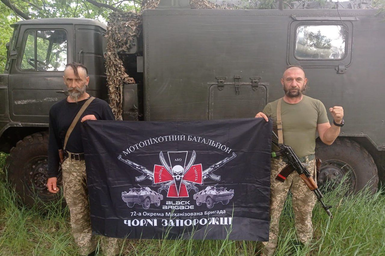 За успішне виконання бойових завдань нагороджений «Золотим хрестом», але отримав його вже в ТЦК