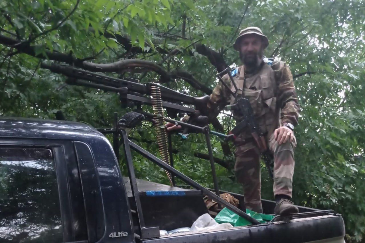 За успішне виконання бойових завдань нагороджений «Золотим хрестом», але отримав його вже в ТЦК
