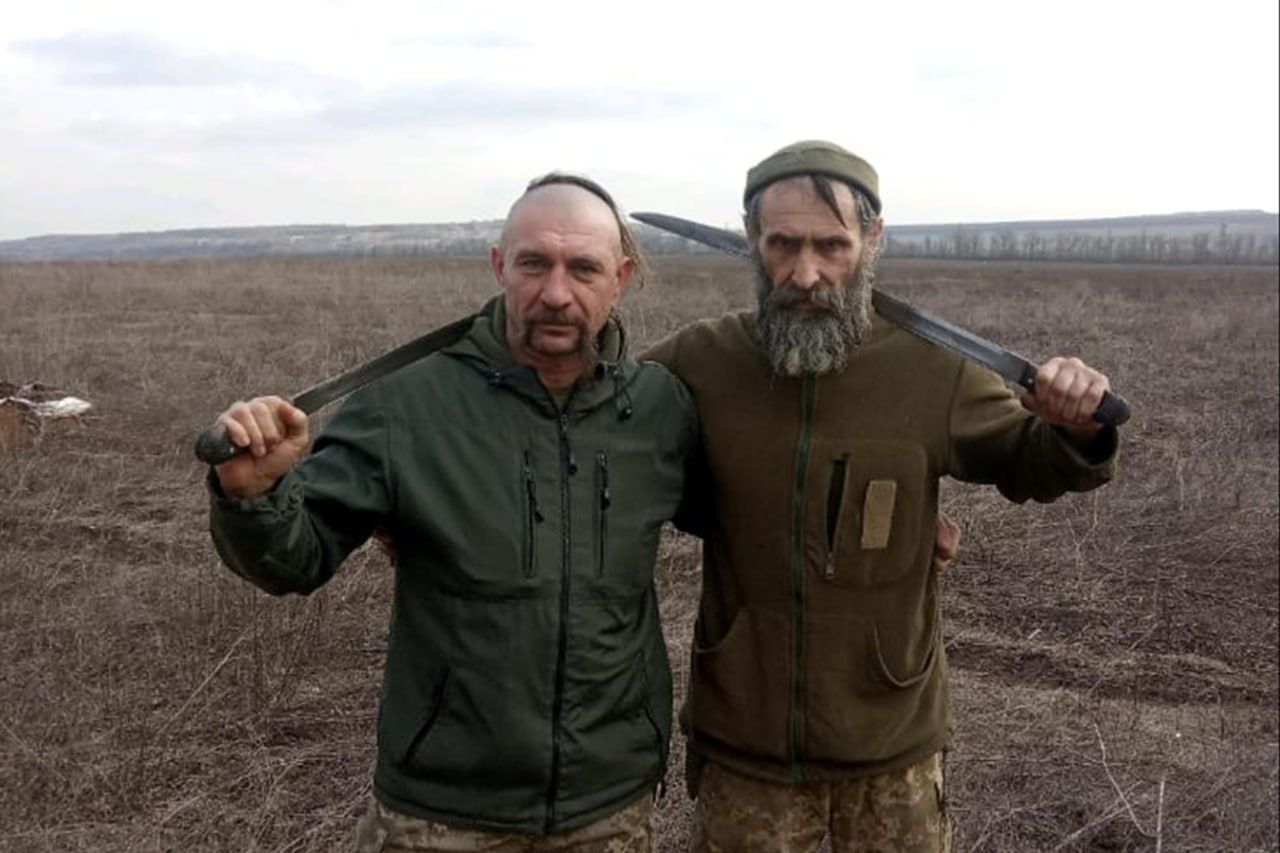 За успішне виконання бойових завдань нагороджений «Золотим хрестом», але отримав його вже в ТЦК