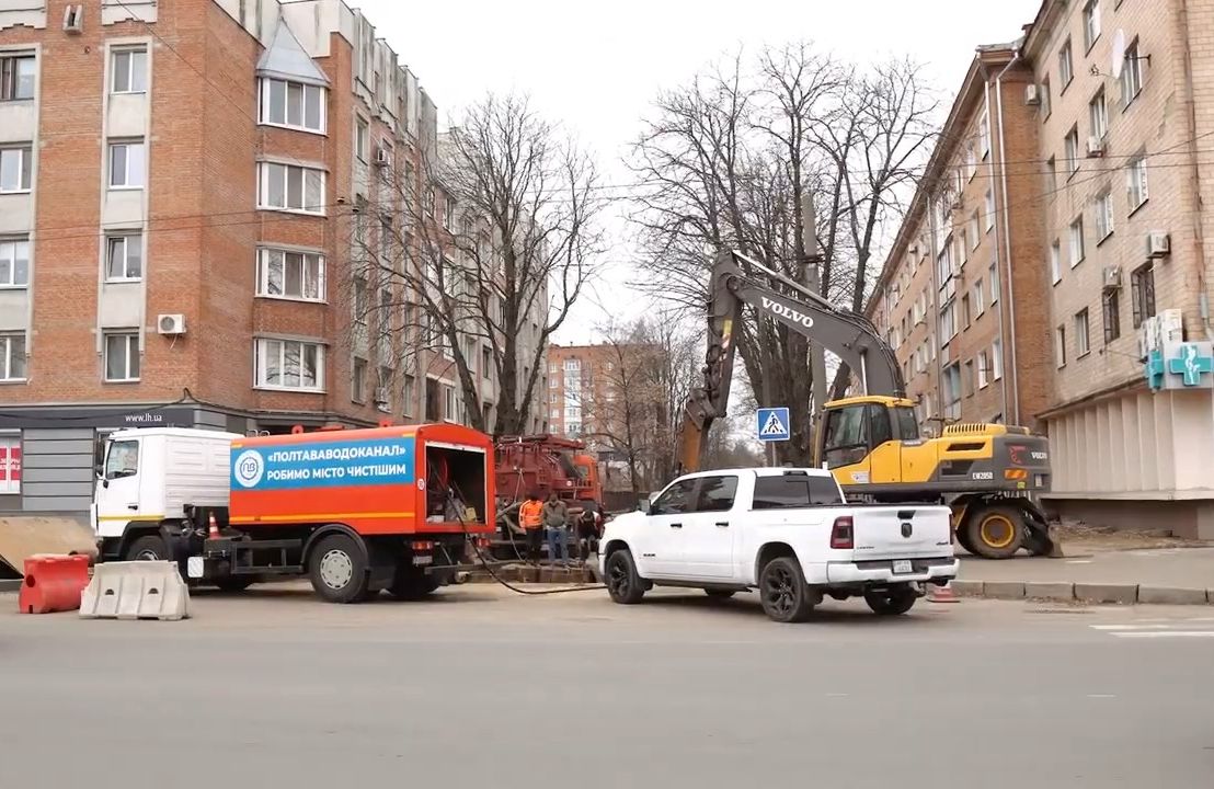 КП ПОР «Полтававодоканал» проводить комплексний ремонт колектора на перехресті вулиць Сінна та Капітана В. Кісельова