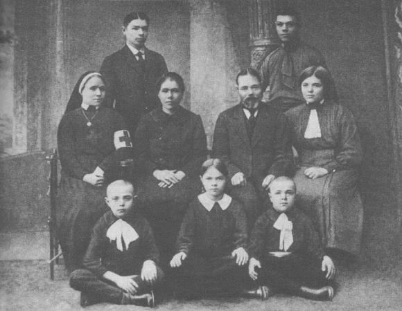 Петлюрівець за родинним походженням й переконаннями: 10 фактів із життєпису Патріарха Мстислава