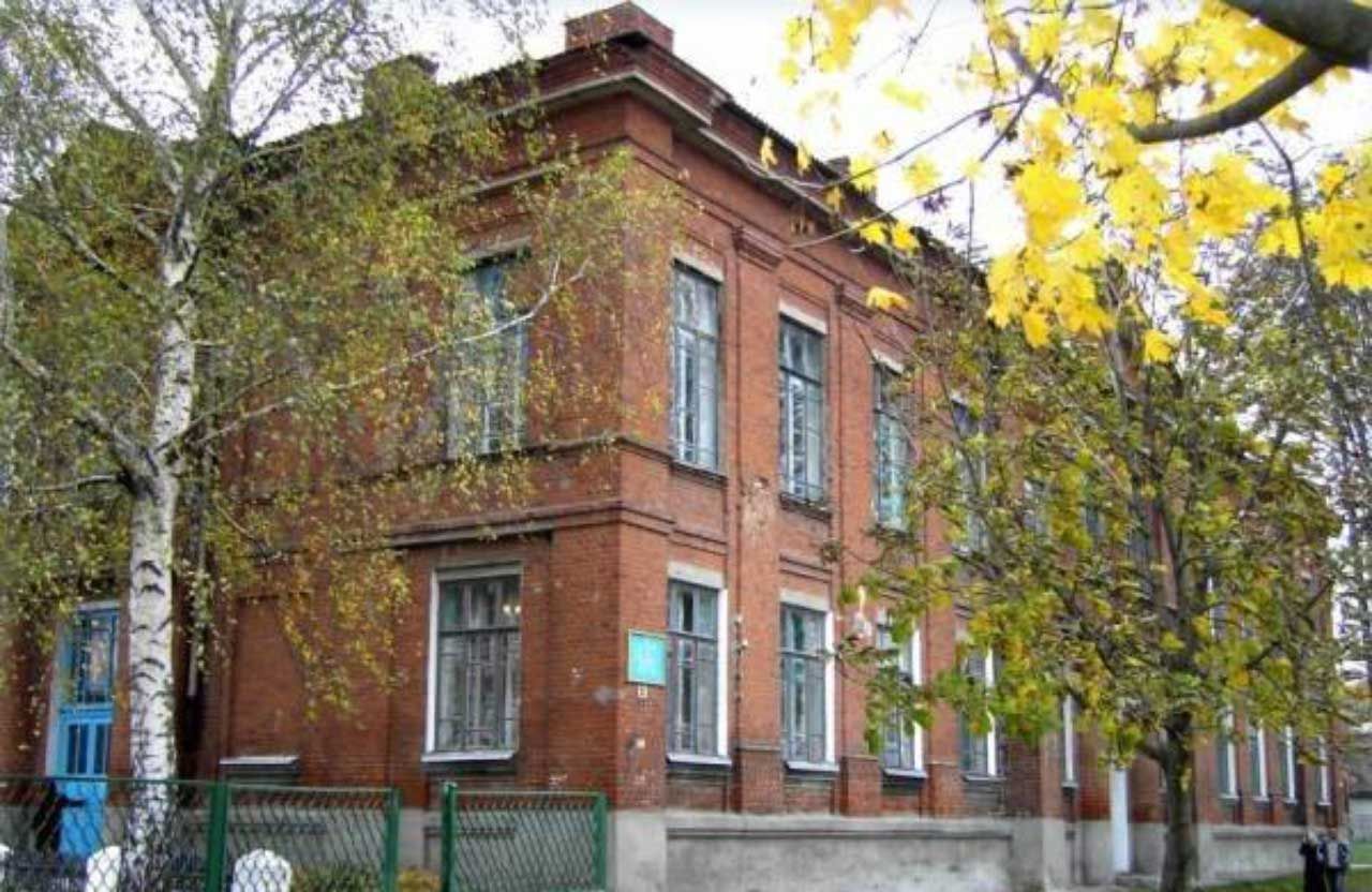 У Зіньківській громаді почнуть готувати в’язальниць: місцевий бізнес надасть обладнання та бази для практики