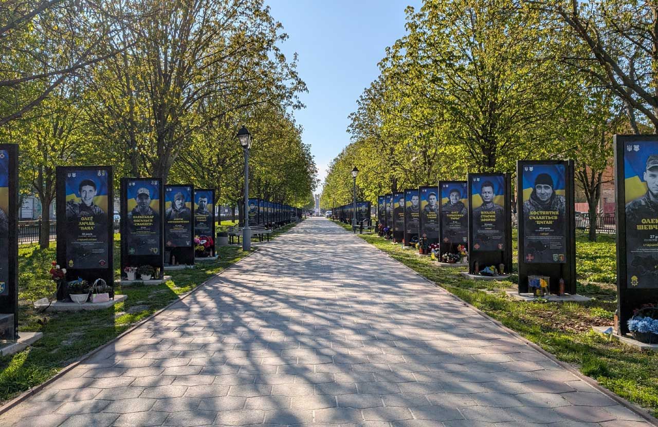 «Це не має асоціюватися зі цвинтарем»: виконком відправив на доопрацювання правила поведінки на Алеї Героїв у Полтаві