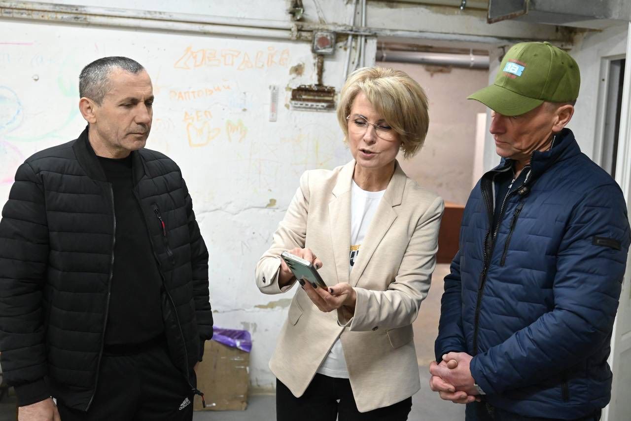 Пархоменко Валерій: перевірив, як ремонтують відмостку і роблять гідроізоляцію в Супрунівській школі