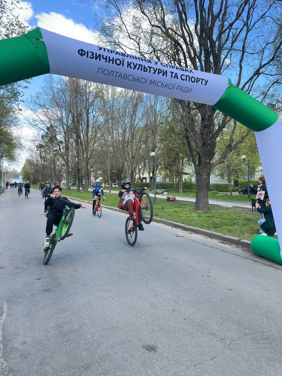 Пархоменко Валерій: у Полтаві провели велозаїзд на підтримку ЗСУ