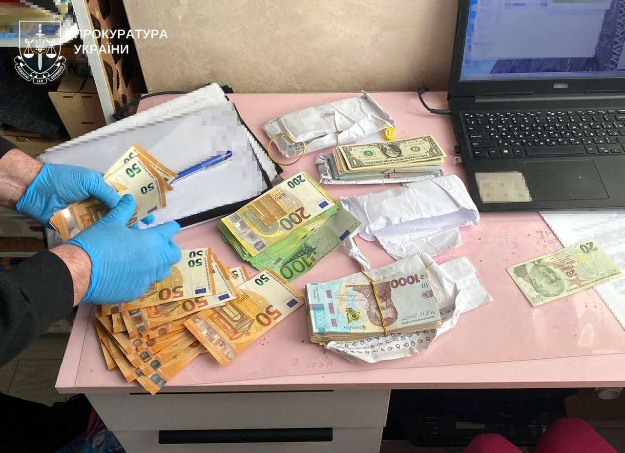 БЕБ та прокуратура Полтавщини викрили міжрегіональну тіньову мережу, що проконвертувала 18 мільярдів