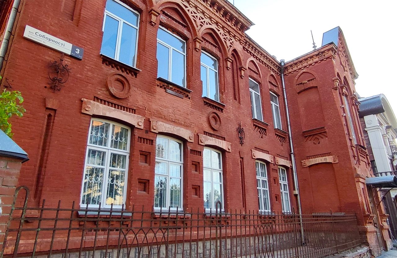 У Полтаві будинок Глейзера терміново потребує ремонту через загрозу обвалу фасаду