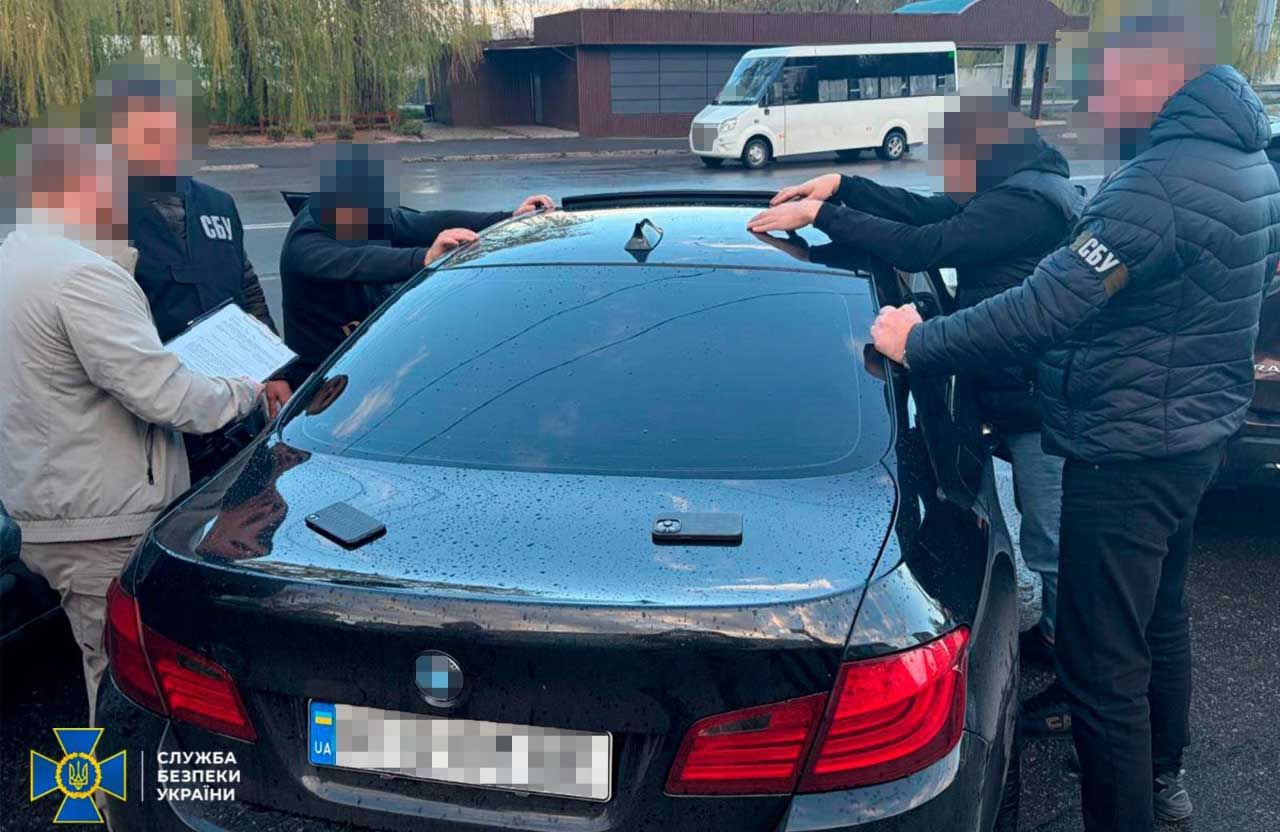 Хабарі на тисячі доларів: на Полтавщині затримали адвокатку та місцевого ділка, які допомагали ухилянтам