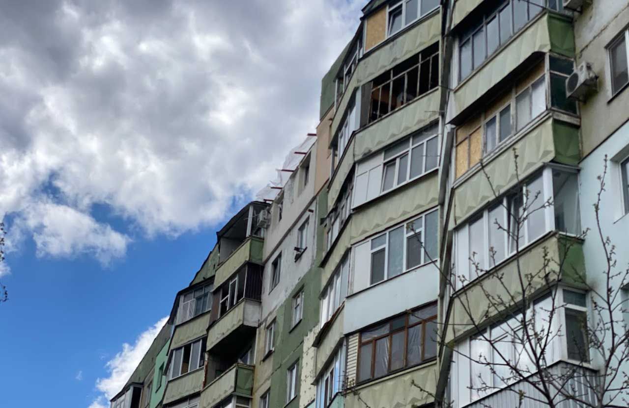 Пошкоджений будинок на вулиці Великотирнівська 35/1 у мікрорайоні Пушкарівський (Половки)