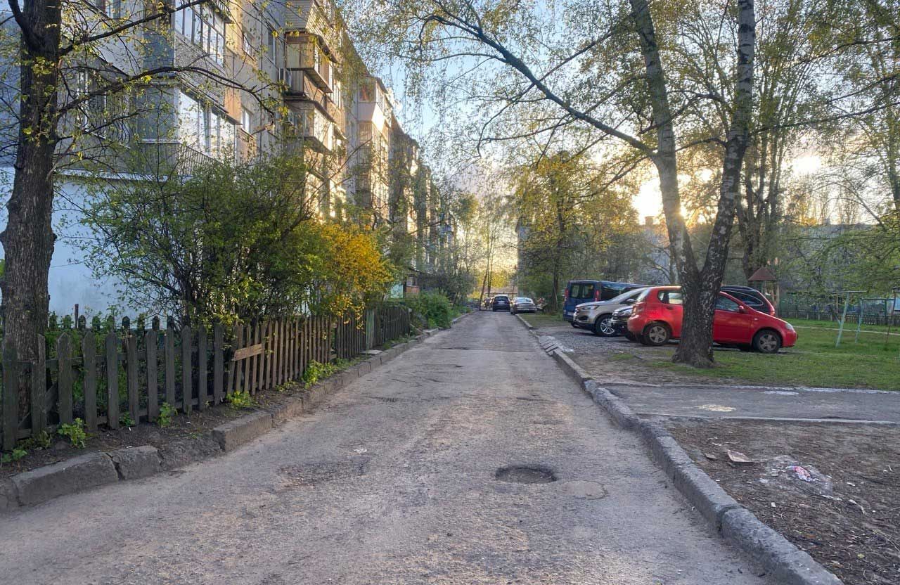 «Гонки вантажівок та ризик для дітей»: полтавці просять закрити наскрізний проїзд біля будинків на пров. Лікаря Мальцева, 8 і 10