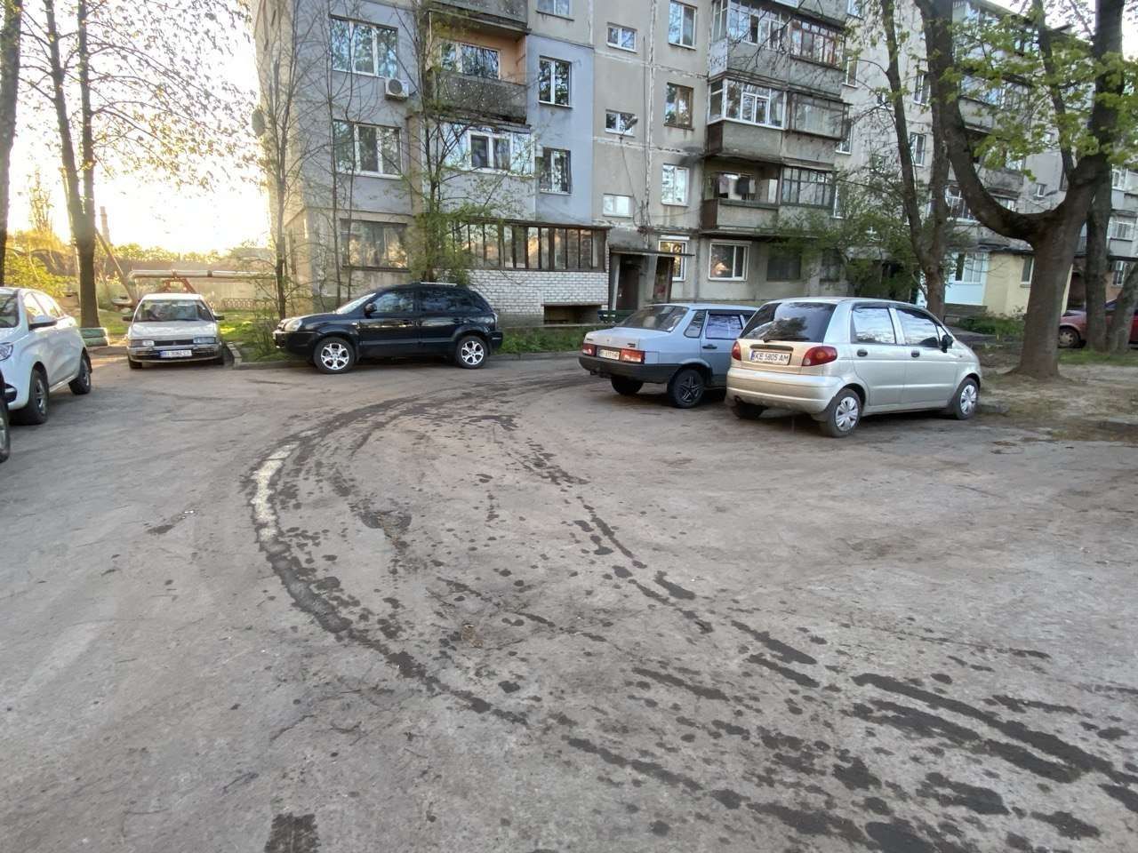 «Гонки вантажівок та ризик для дітей»: полтавці просять закрити наскрізний проїзд біля будинків на пров. Лікаря Мальцева, 8 і 10