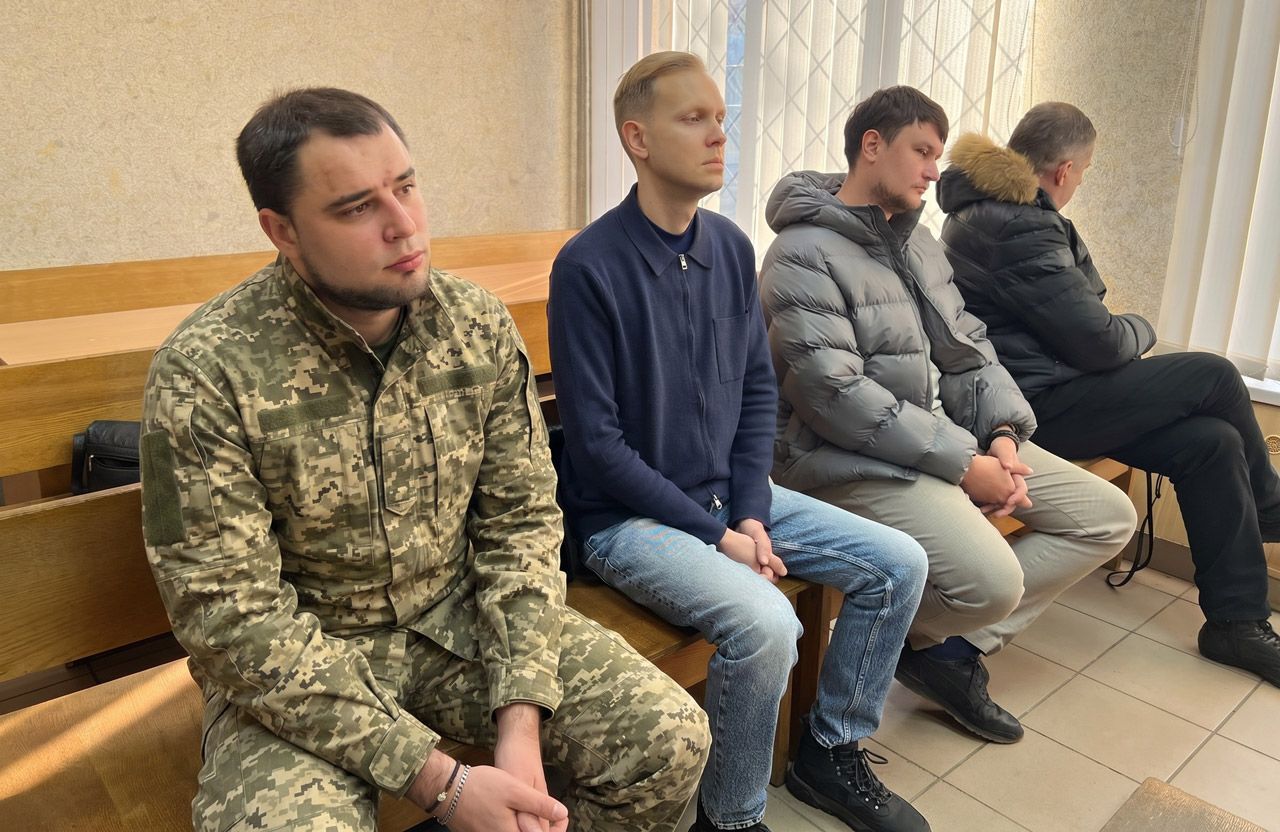 Колаж на основі фото «Суспільне Полтава»: обвинувачені Юрій Коновальчук, Максим Лукашин, Максим Панасенко та Сергій Сириця